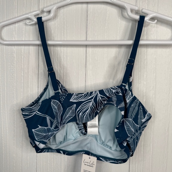 Cupshe Blue and White Bikini Set with Tropical Leaf Print - Picture 6 of 11